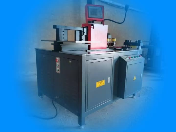 303 close three station busbar machine